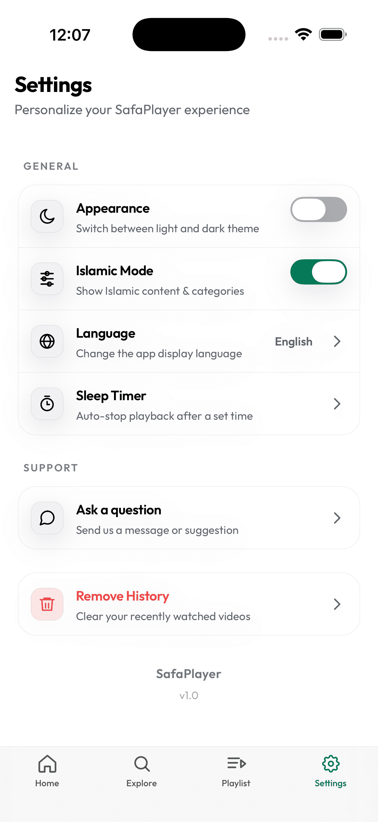 SafaPlayer settings screen with theme and language options